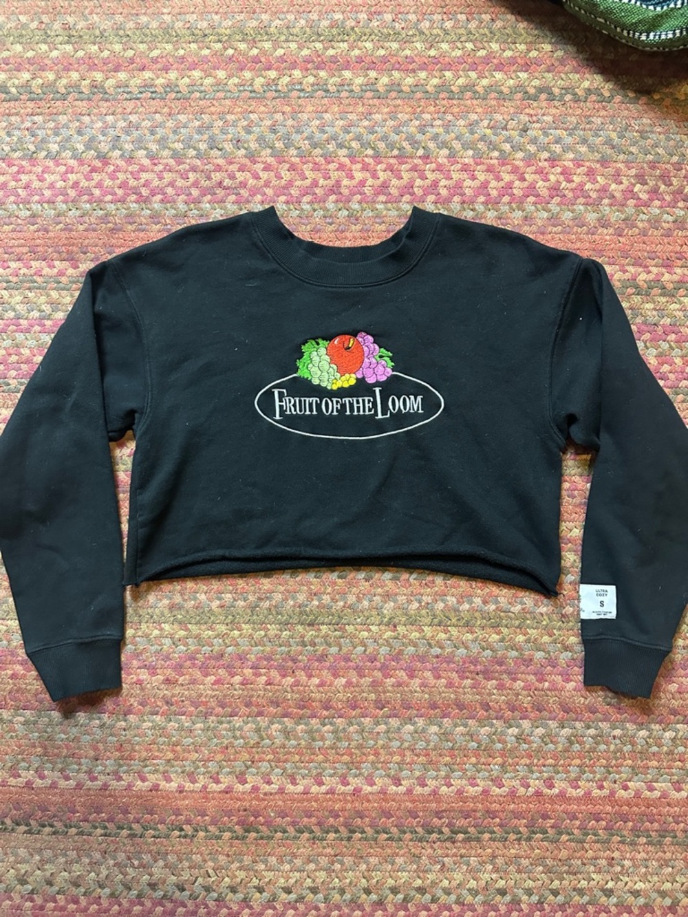 FRUIT OF THE LOOM ULTRA COZY BLACK CROP SWEATSHIRT